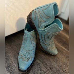 Roper Women's Ava Distressed Turquoise Snip Toe Cowboy Bootie